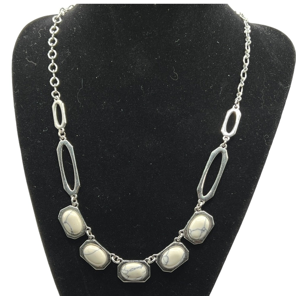Silver‎ Tone Necklace White Gray Vein Stone Stations